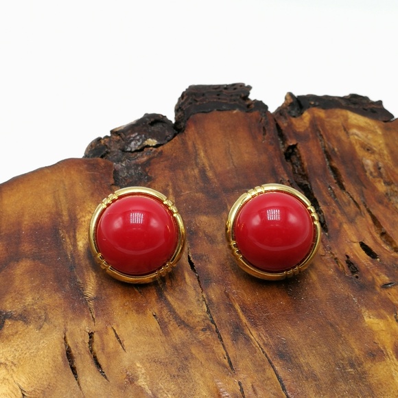 Vintage Jewelry - Vintage Monet dainty minimal red acrylic round Vintage Jewelry - Vintage Monet dainty minimal red acrylic round